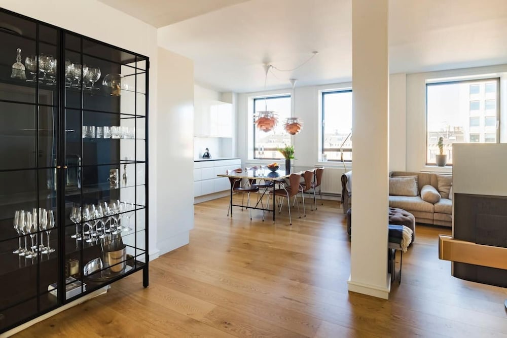 102m2 Scandinavian Design Prime Location Prof Cleaning