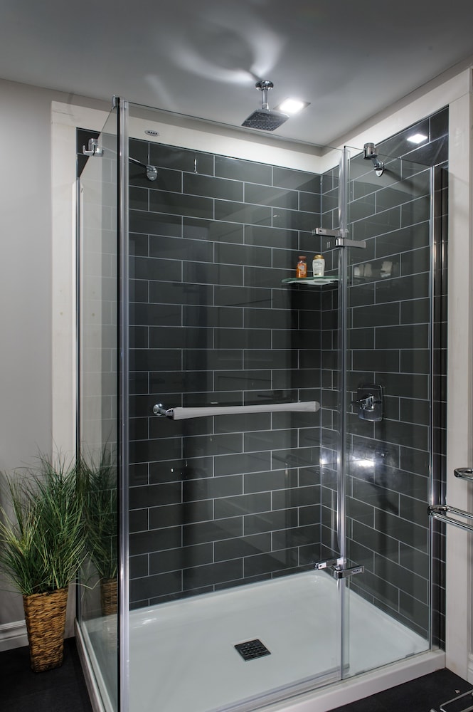 Moncton Suites - 267 Universite Ave
