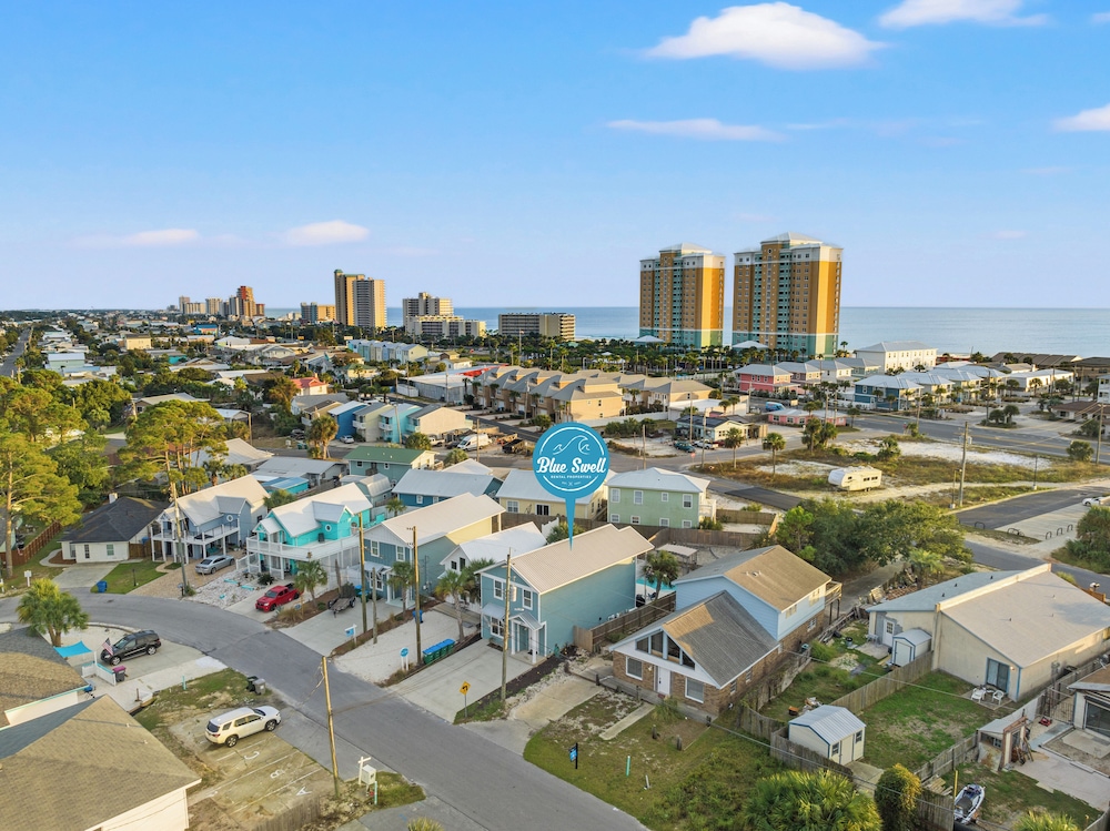 Spacious 4-bed, 3-bath Beach House Sleeps 12 for the Perfect Getaway