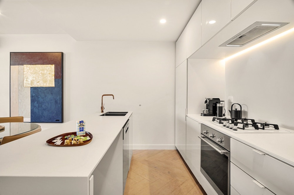 Bright 2-bed Apartment in Fitzroy's Heart