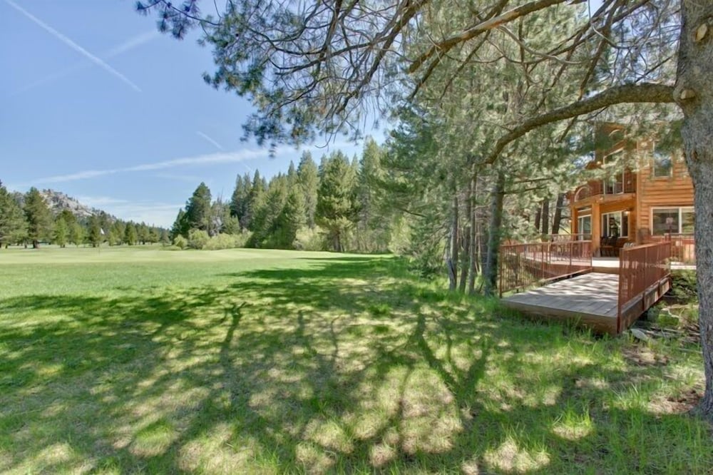 1261 Country Club Drive
