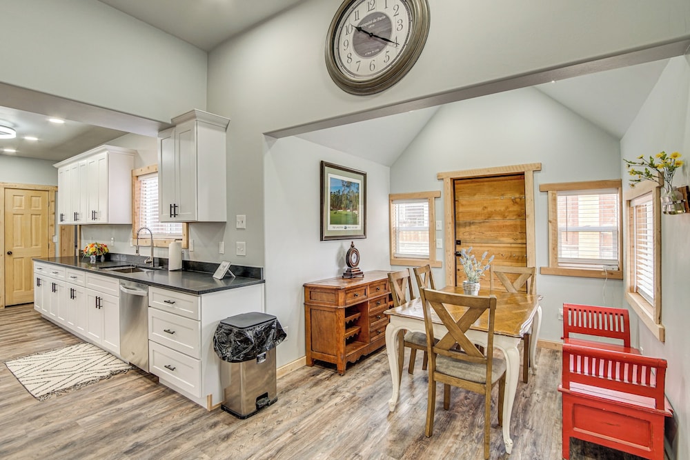 Family Home w/ Mountain Views in Circleville!