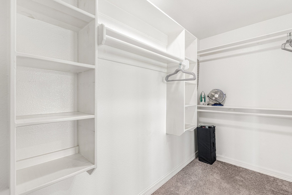 Sunrise Paradise - Pet Friendly! Community Pool!