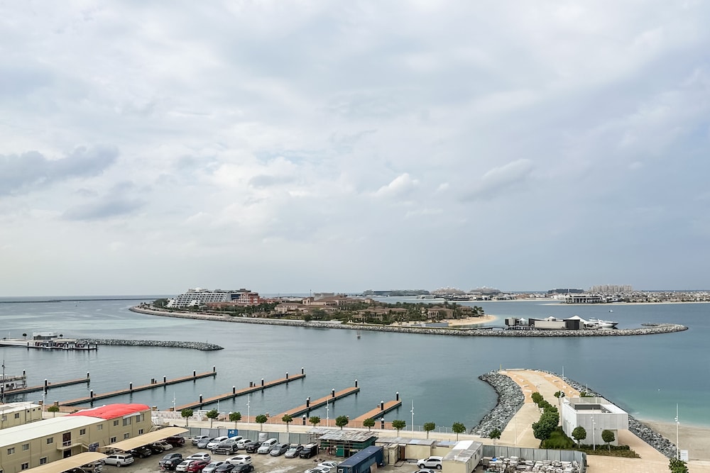 Glamorous 3BR with Marina view
