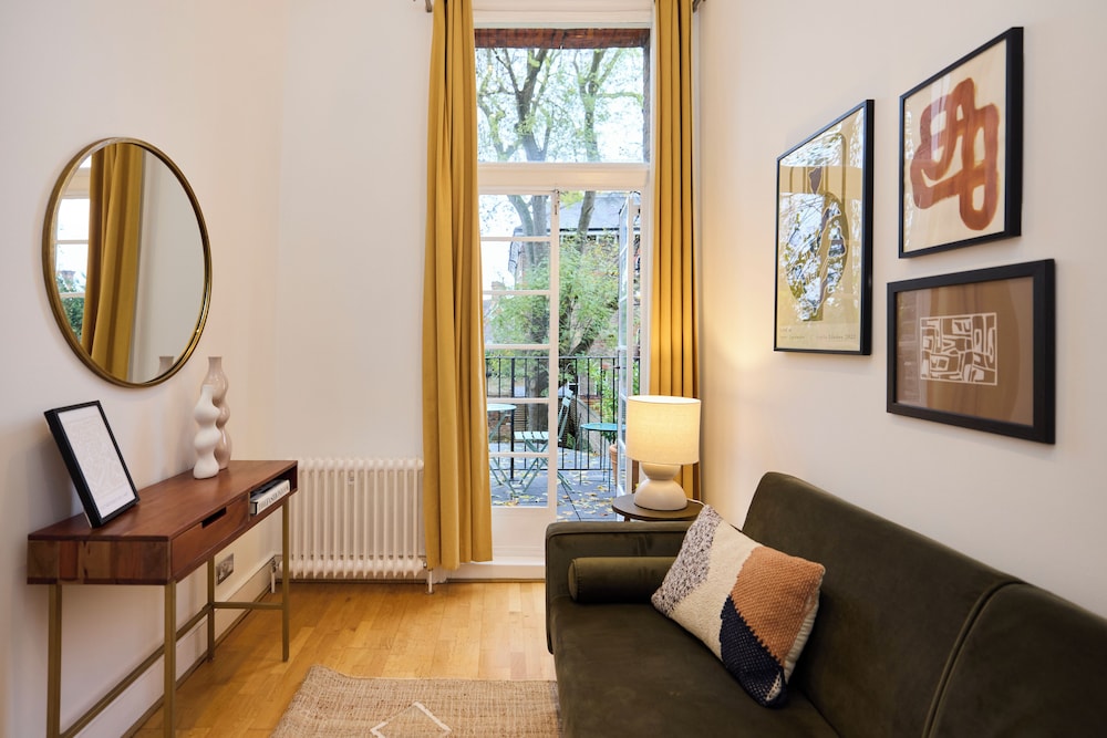 Hampstead Parkside Apartment