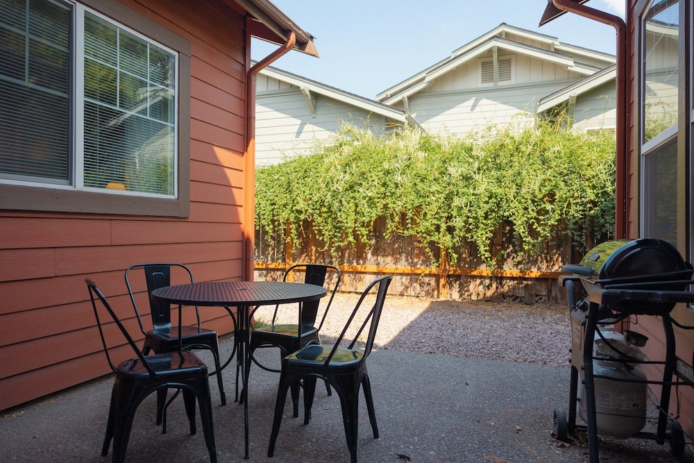 The Old Mill Retreat Sleeps 6!