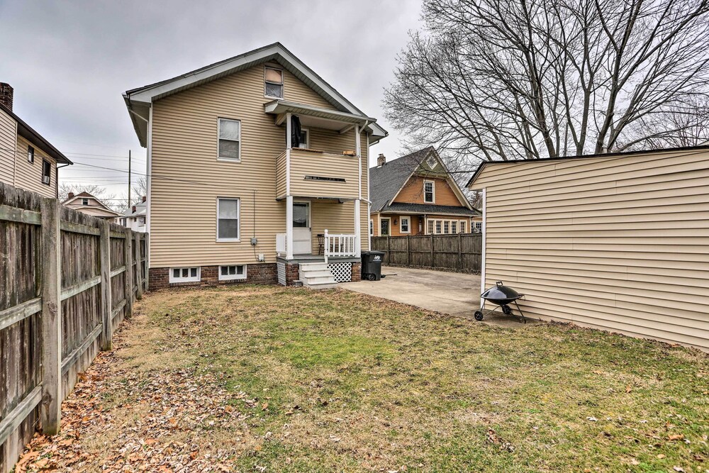Lakewood Home w/ Yard ~ 8 Mi to Cleveland! view 2