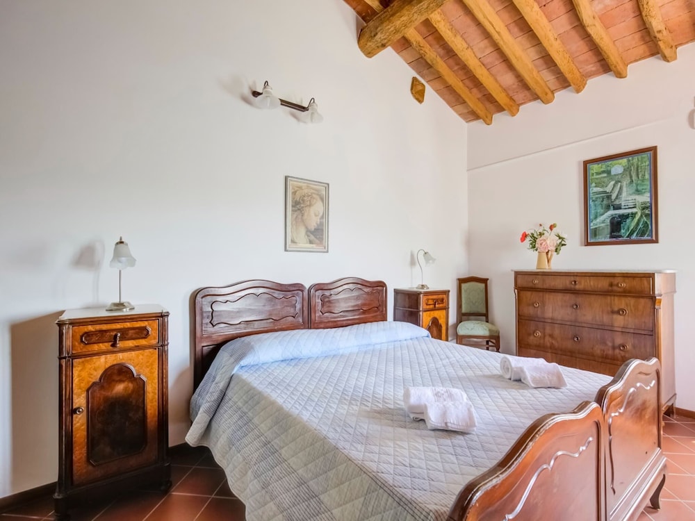 Apartment in Peccioli With Pool and Wine Tasting view 2