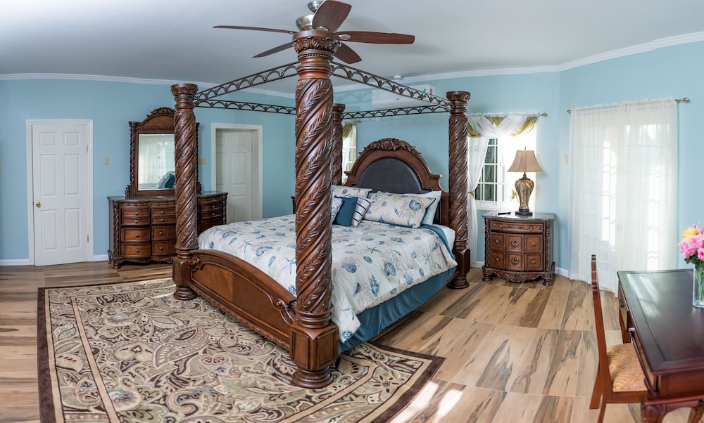 Villa Sweet Villa