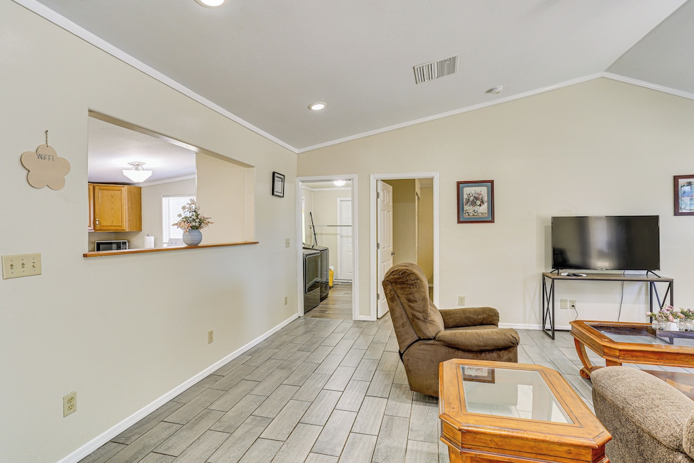 Pet-friendly Unit w/ Yard Near Sacramento River!
