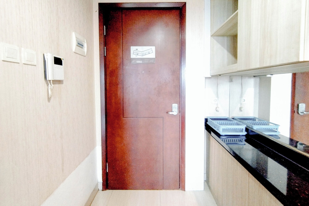 Comfy And Classic Studio At Grand Sungkono Lagoon Apartment