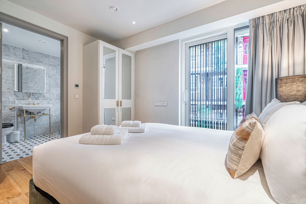 Luxury flats near Big Ben and London Eye
