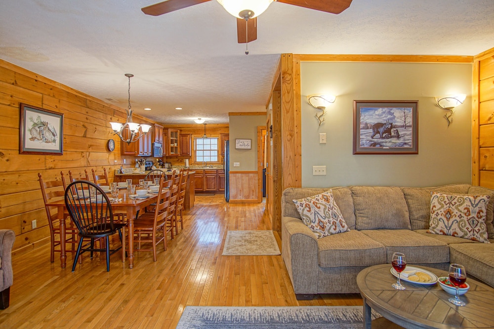 Loggers Run #7: 5 Bedrooms, 3.5 Bath: Slope Side. Overlooks The Ski Trail !
