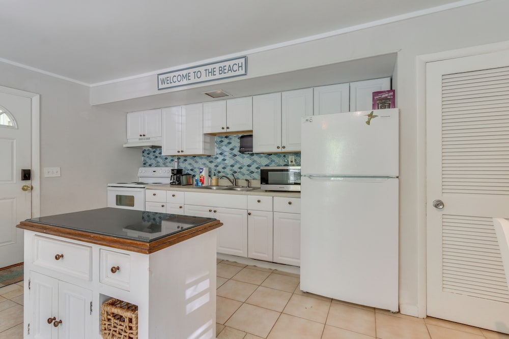 Pool Access, Walk to Beach: Hilton Head Haven!
