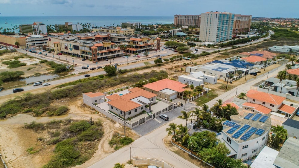 NEW 6BR Villa w Pool Across Street Palmbeach