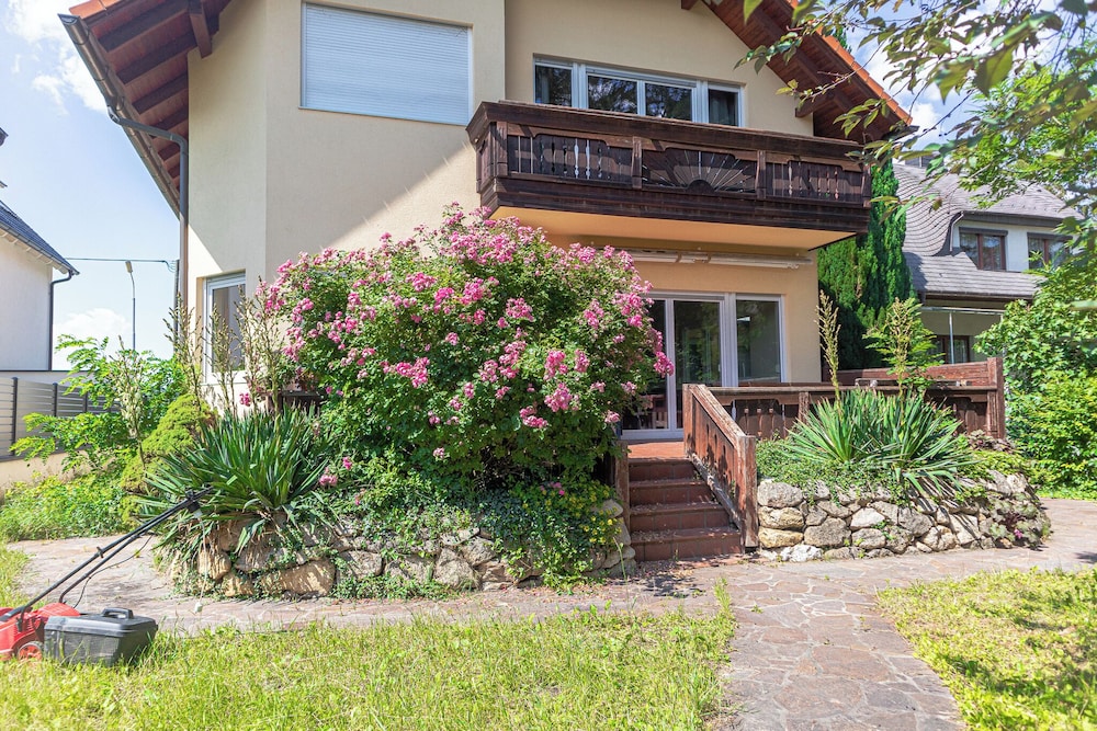 Luxury Garden Villa Sleeps 16 Guests