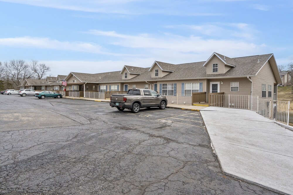 Stunning Water View Pet Friendly, Indoor Pool