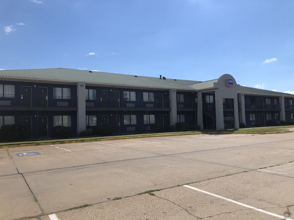 Americas Best Value Inn Brinkley - Property Image 5