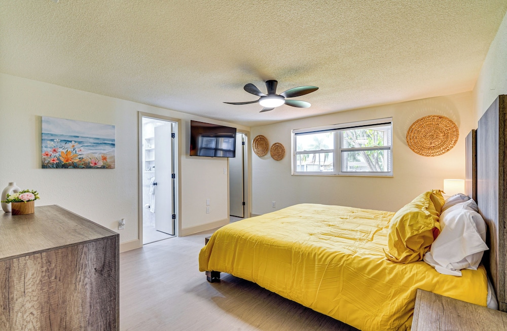 5 Mi to Beach: Home w/ Pool in Holiday!