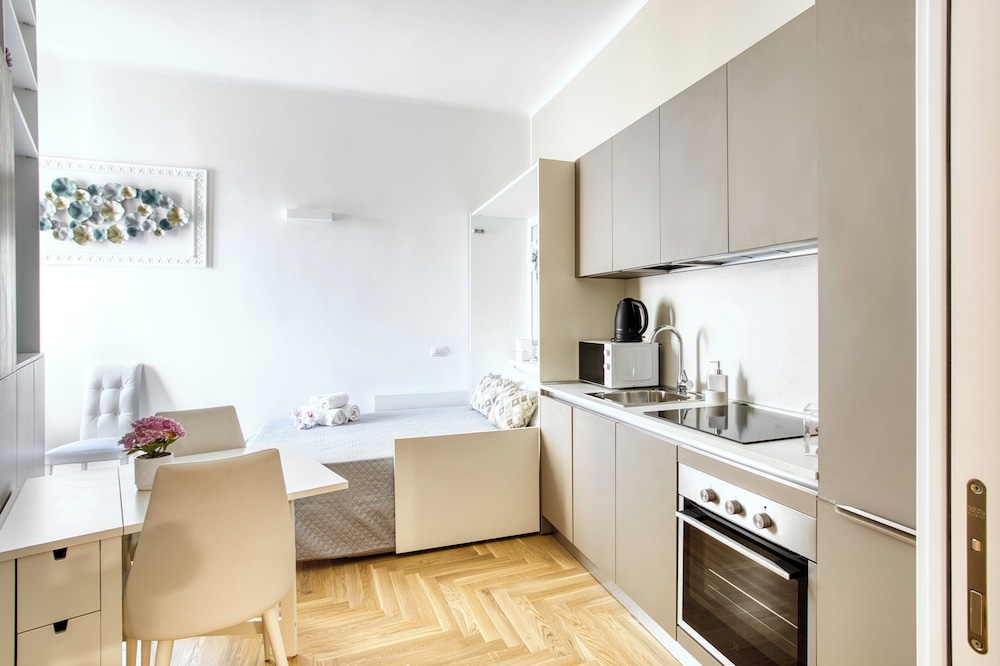 Old Milan Navigli Family Apartments