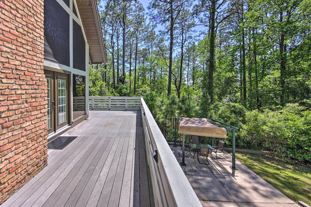 Brookeland Resort Cabin w/ Golf + Lake Access view 4