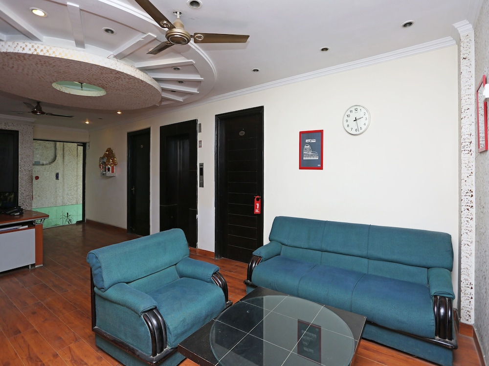 OYO 6895 Hotel Cybercity Rooms & Suites