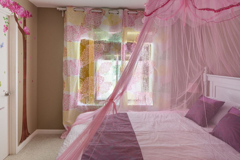 Newark Vacations - Sunny and Elegant Villa - Property Image 26