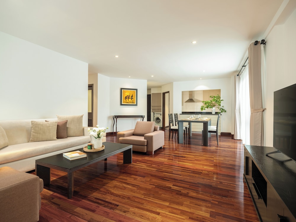 Elegant Suites Central