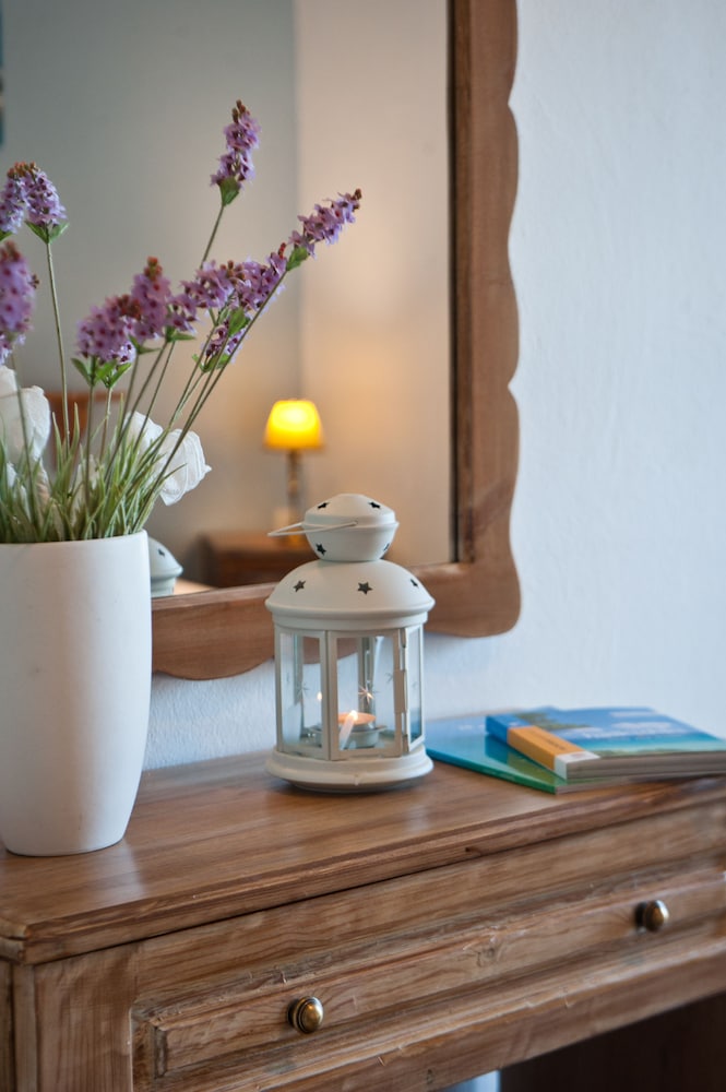 Kamares House Apartments & Studios