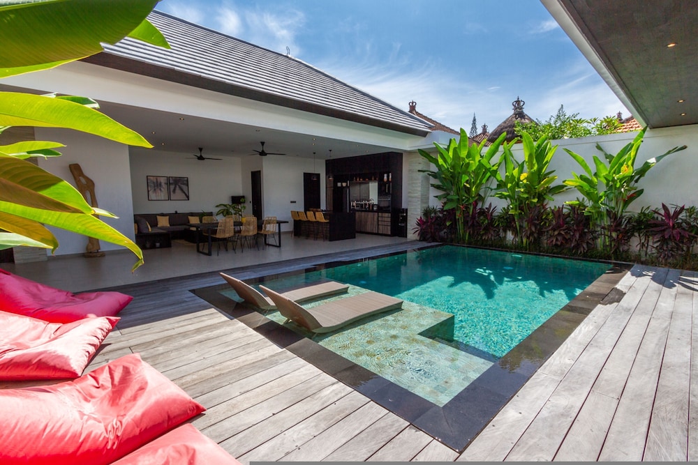 Villa Lys by Alfred in Bali - Charming 3BD Villa w Pool View Near Berawa Beach