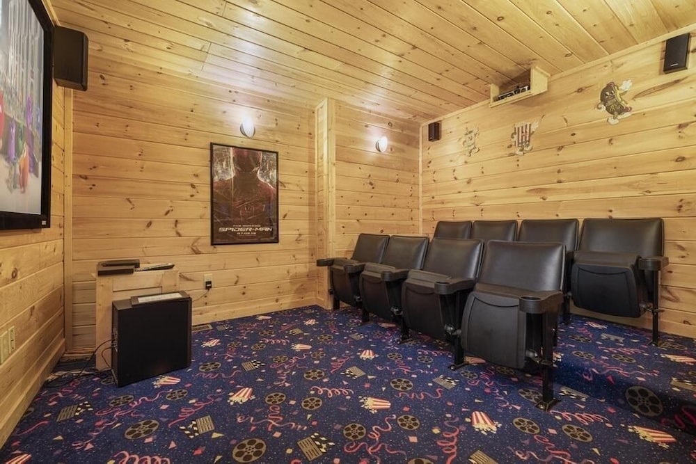 A Peace of Paradise - 3 Bedrooms, 3 Baths, Sleeps 8 Cabin by RedAwning