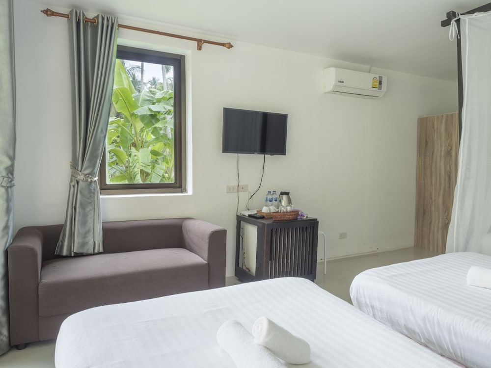 Baan Mai Beachfront Phuket Lone Island