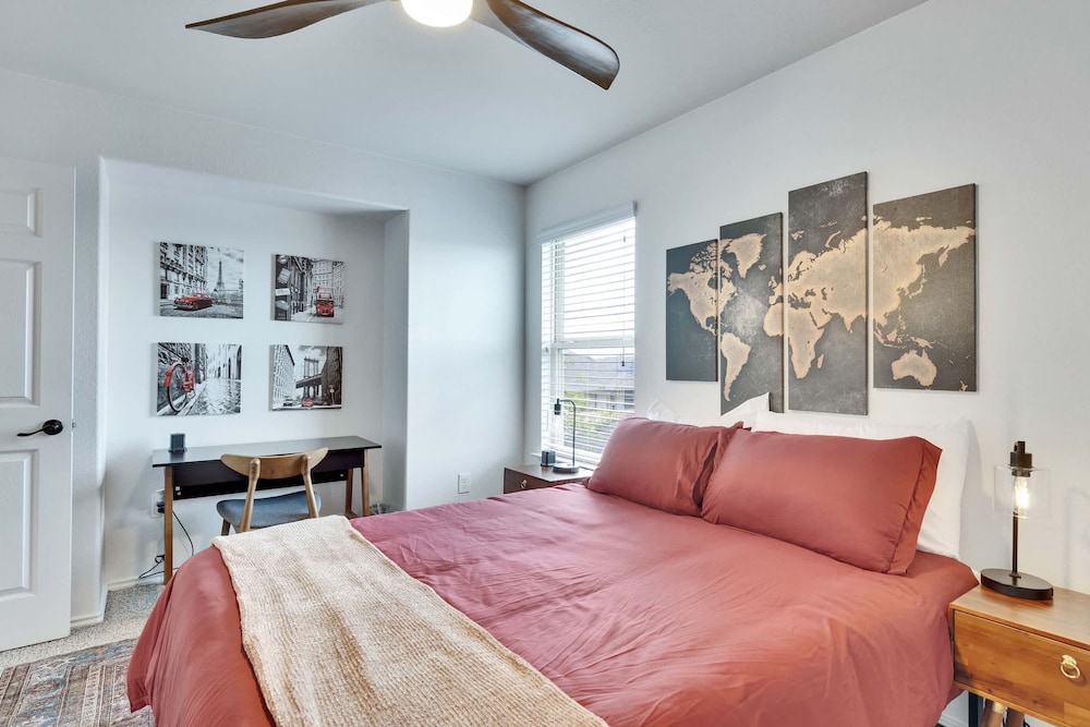 Luxury 4BR 2 5BA Home EV Charger Pool Access