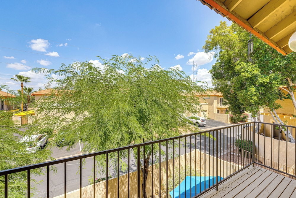 Hike & Golf! Townhouse w/ Resort Perks in PHX