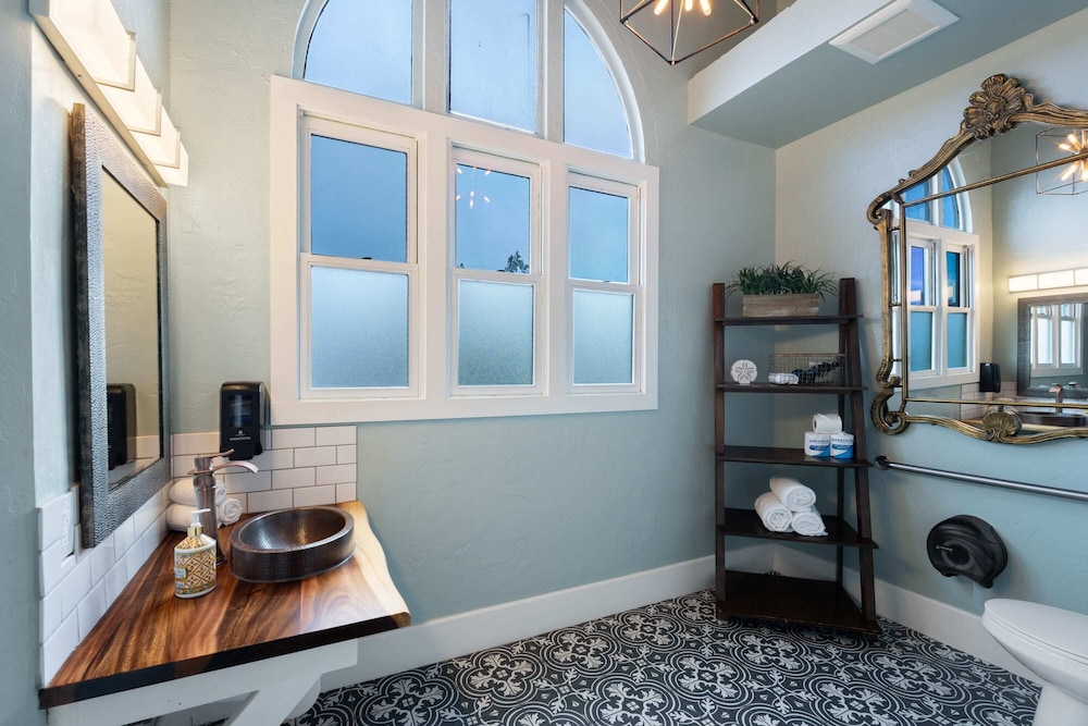 6BR Sanctuary