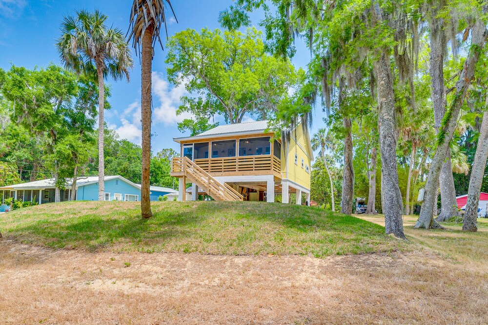 Stilt-style Cottage < 1 Mi to Downtown Yankeetown! view 3
