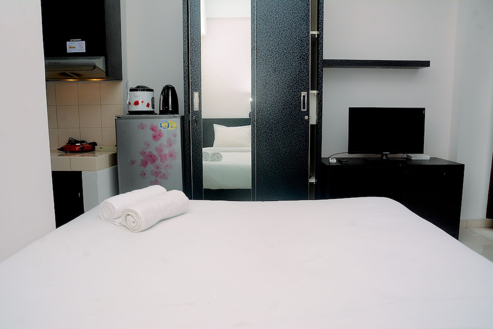 Good Homey and Simply Studio Margonda Residence 3 Apartment view 3