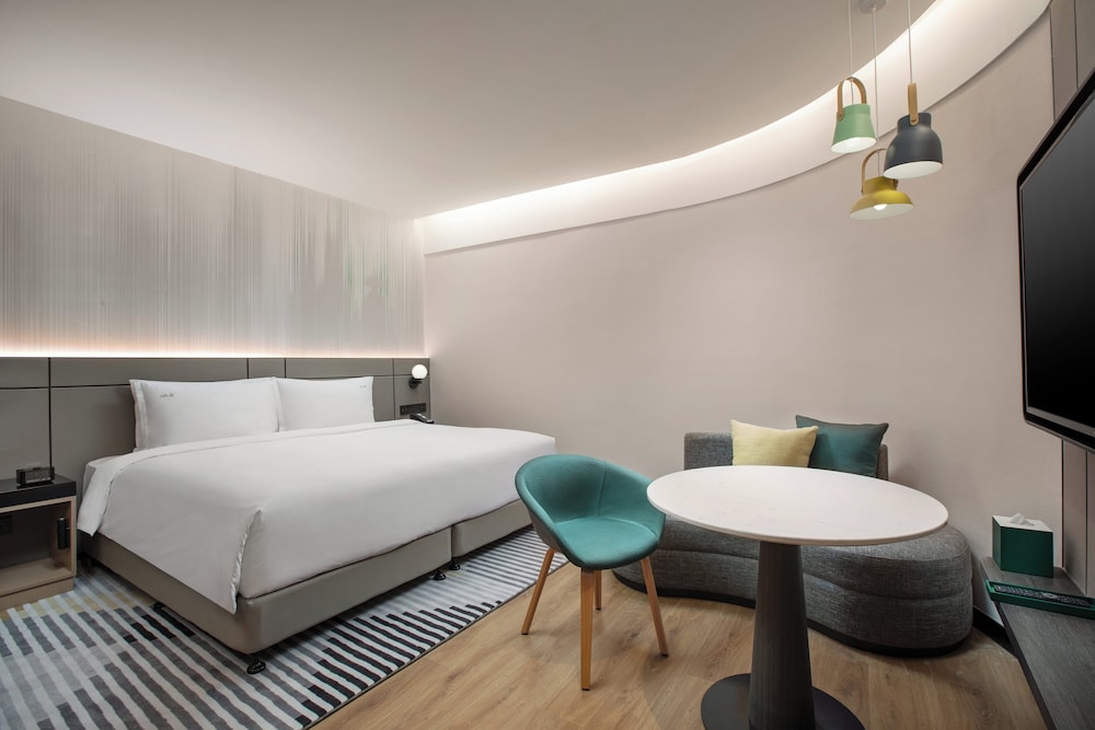 Holiday Inn Shanghai Nanjing Road by IHG 13