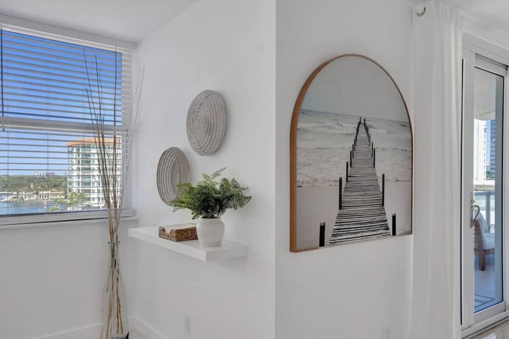 Boutique Luxury 2Br 2Ba Beach Intercostal View