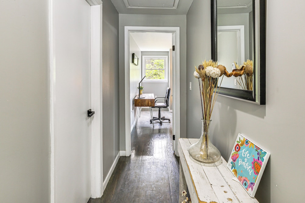 3 Mi to Main St: Modern New Paltz Home