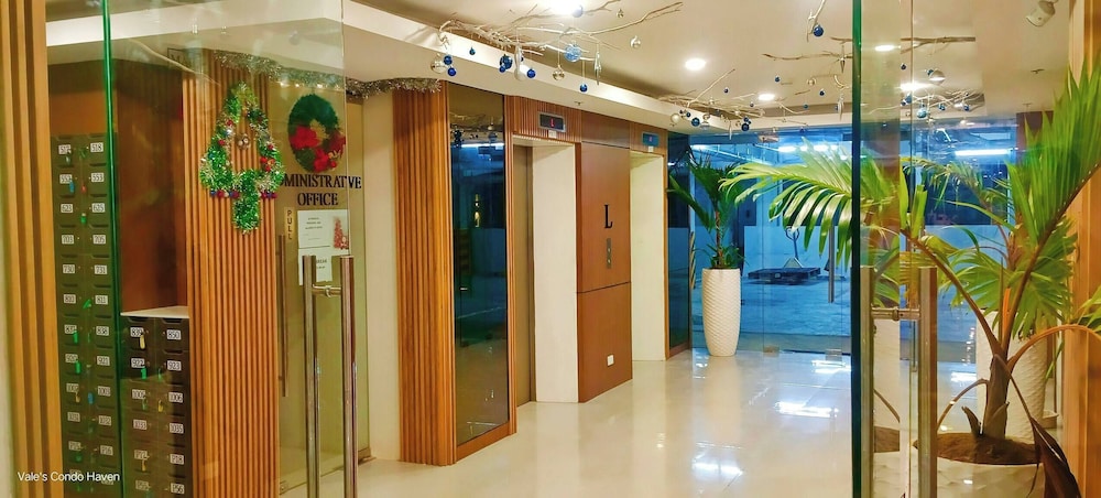 Modern Studio Poolside Balcony Near Mactan Airport