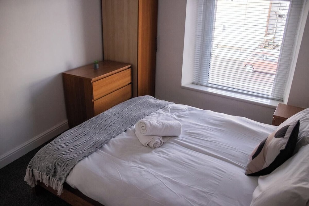 City Centre 6-bed Swansea Getaway