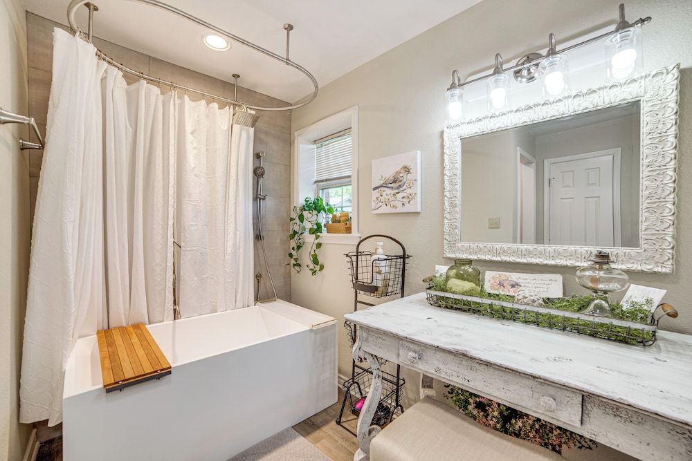 Tranquil Family Retreat: 4 Mi to Dtwn Winnsboro!