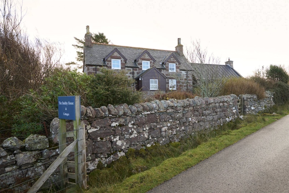 The Smithy House & Cottages view 3