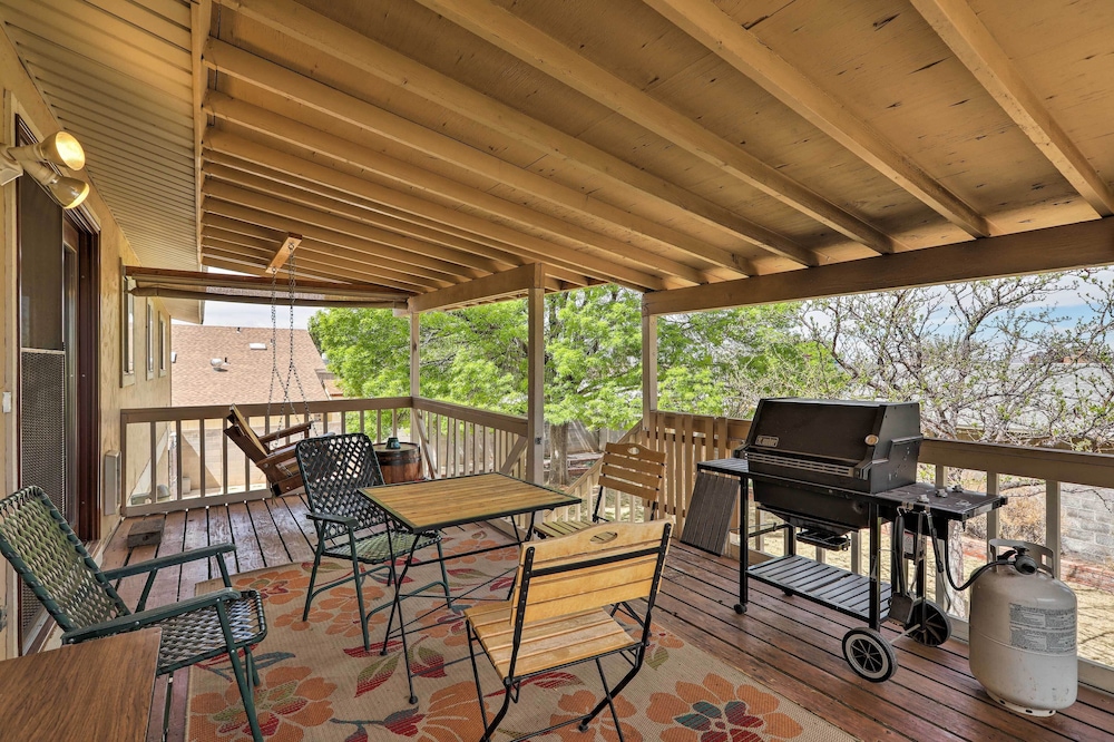 Page Vacations - Page Home w/ Deck  Yard: Walk to Rim View Trail - Property Image 1