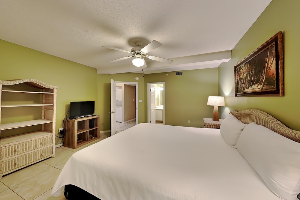 Emerald Towers West by Southern Vacation Rentals view 2