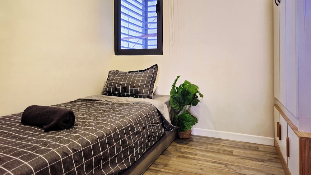 Millerz Square Family Rooms by TwoFive