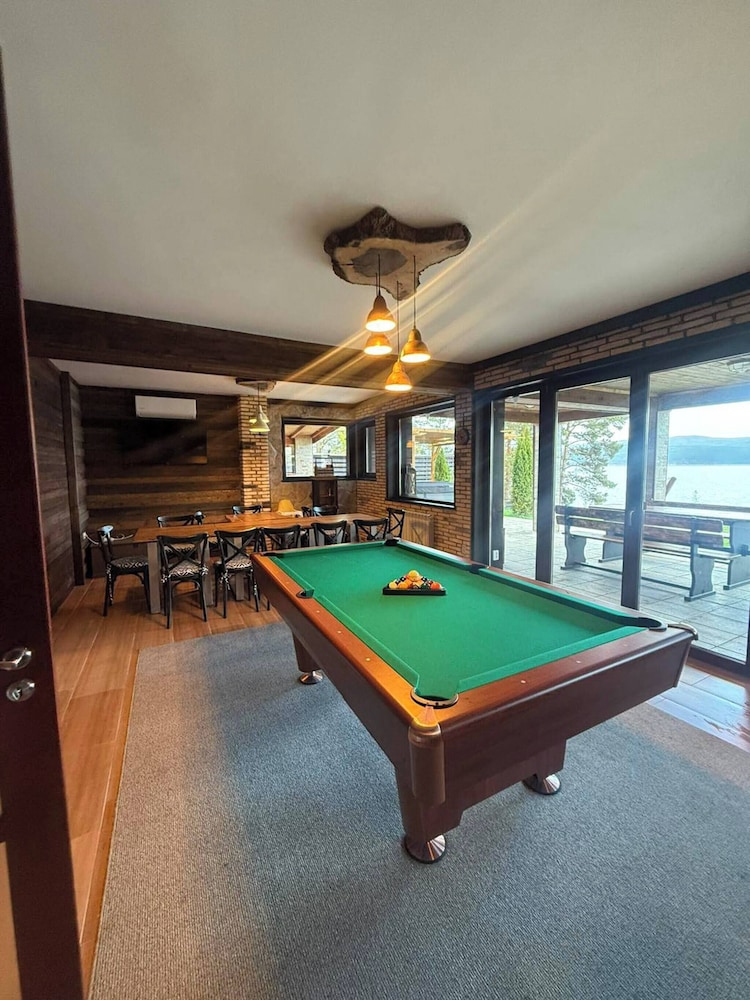 Villa Iskar Lake Residence