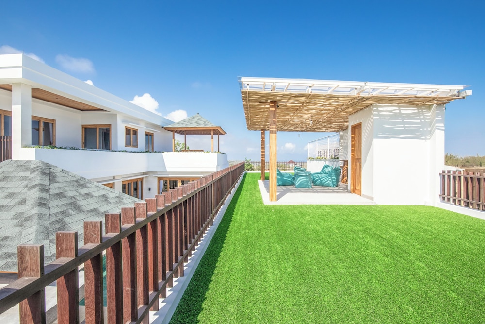 Luxurious 6 BR With Sea View, 5 Mins to Savaya