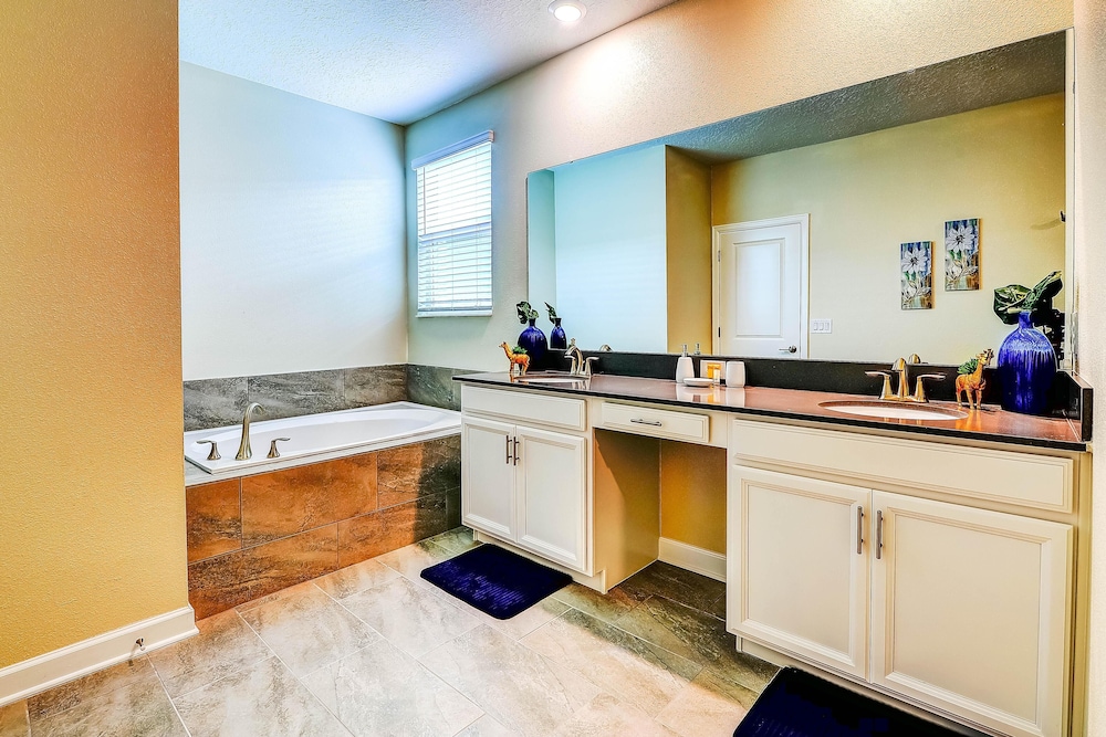 Secret Cove - Image 5